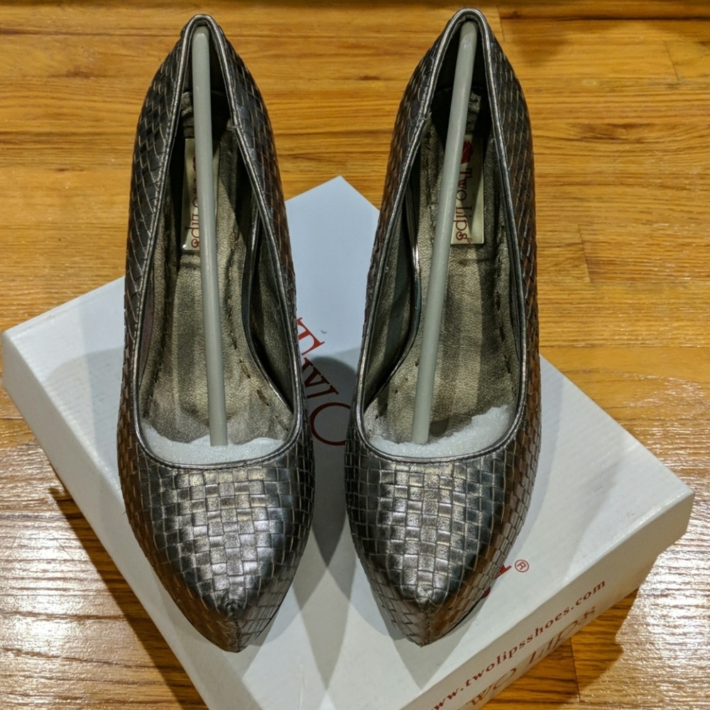Two Lips pewter silver woven platform pumps 7.5